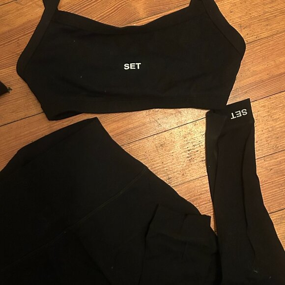 SET Active SportBody Scoop Bra and Leggings Set - Picture 3 of 3